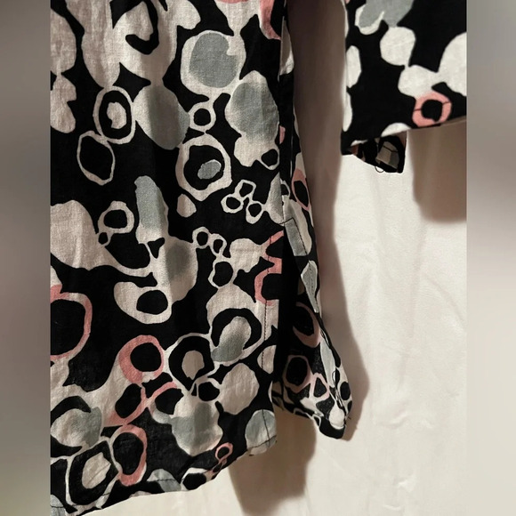 Carol Little Women's V Neck Top Bronze Button Embellishments Sz XL Blk/Wht/Pink - Picture 4 of 5